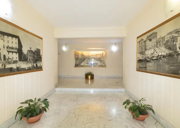 Via Conca D'oro Adiacente Fermata Della Metro B *